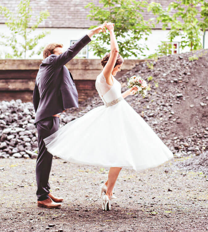 bride-and-groom-spinning